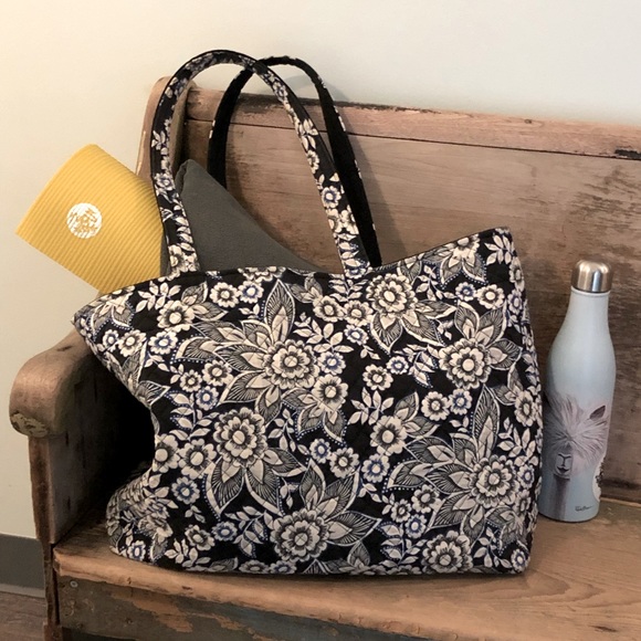 Vera Bradley Handbags - Large Vera Bradley Tote